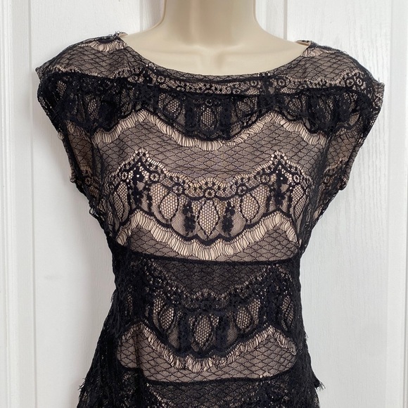 Ann Taylor Black Scalloped Lace Top With Tan Underlay Women’s Size XS - Picture 4 of 14